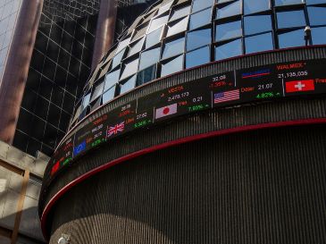 En la jornada, el peso mexicano se apreció un 0.91 % frente al dólar, al cotizar en 17.26 unidades por billete verde, frente a los 17.42 % en la jornada anterior, según datos del Banco de México. NTX / ARCHIVO