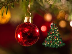 El rojo, verde y el dorado son colores representativos de la navidad y cada uno tiene un significado en la percepción de la mente humana.ESPECIAL/Pexels y Canva