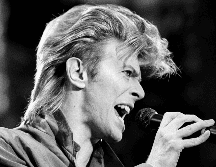 Bowie no solo creó música, sino que construyó universos sonoros y narrativos que continúan inspirando a millones de personas en todo el mundo. AP / ARCHIVO