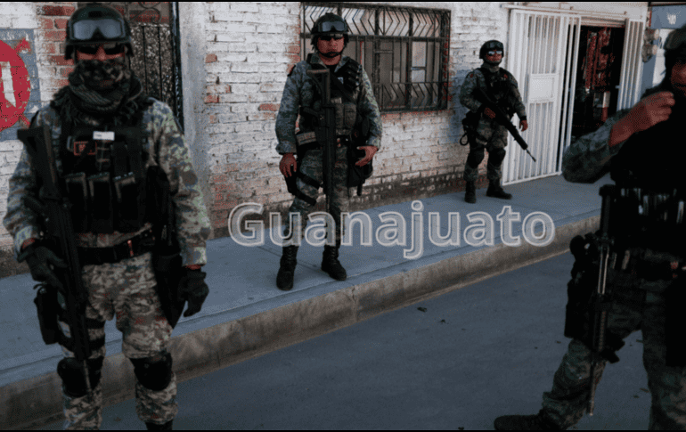 Los cuerpos fueron trasladados al Servicio Médico Forense para la identificación de las víctimas y determinar la causa de la muerte. AP / ARCHIVO