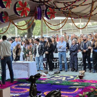Recuerdan con danza prehispánica y misa a Vicente Fernández