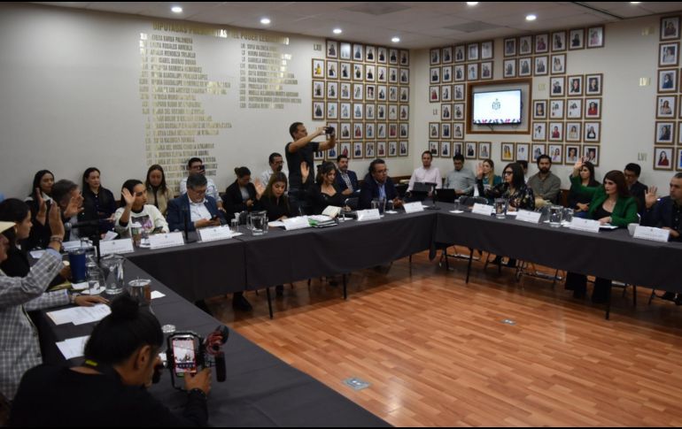 En el caso de la Ley de Ingresos, se contempla que el Estado reciba 174 mil 460 millones de pesos, al tener un ligero incremento en cuanto a las Participaciones y Aportaciones aportados por el Gobierno Federal, por lo que el monto a los 143 mil mdp. ESPECIAL