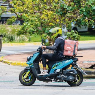 Regulan el trabajo de chóferes y repartidores de plataformas