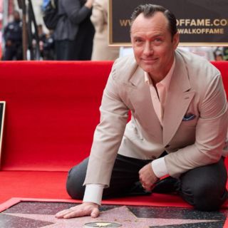 El actor Jude Law gana su estrella en el paseo de la fama de Hollywood