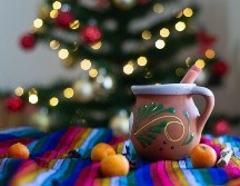 Hoy en día, en nuestro país, el ponche se elabora con frutas típicas de la temporada decembrina. ESPECIAL / CANVA