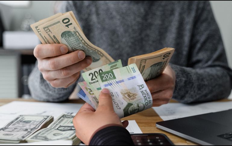 La apreciación del peso esta semana estuvo respaldada por el fortalecimiento del precio del petróleo. ESPECIAL / CANVA