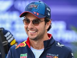 El gesto que tuvo Checo Pérez con los miembros de Red Bull ocurrió entre los rumores que señalaban una relación rota entre el mexicano y el equipo. AFP / ARCHIVO