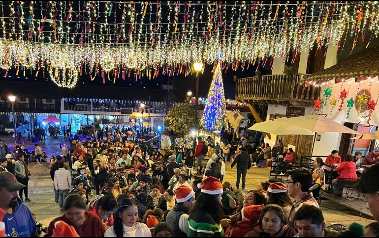 Las luces engalanan las noches de diciembre en Tapalpa. ESPECIAL