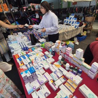 Se enferman por comprar medicinas en tianguis