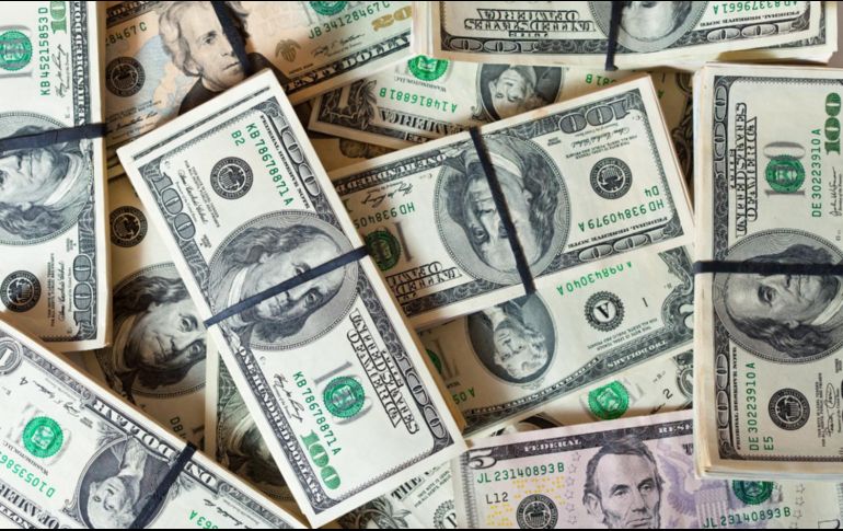 El peso mexicano cotiza en los mercados internacionales alrededor de los 20.10 pesos por dólar. ESPECIAL/ Imagen de bearfotos en Freepik