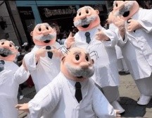 Con estos nuevos proyectos, la figura de Víctor González Torres y el icónico Dr. Simi continúan dejando huella tanto en el ámbito empresarial como en la cultura popular, posicionándose como símbolos de unión y alegría en distintos rincones de Latinoamérica. ESPECIAL
