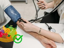 Las personas que sufren de este padecimiento deben controlar de manera cuidadosa su alimentación. ESPECIAL/ Pexels y Canva