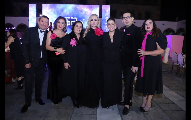 Aurelio Lozano, Irasema Cornejo, Norma de Anda, Ale Castañeda, Lore Martínez, Enrique Estrada y Nélida de Anda. GENTE BIEN JALISCO  C. Jimeno