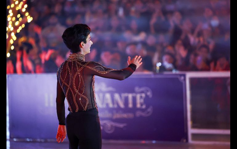 Como parte del Festival de Invierno Ilusionante esta noche fue inaugurada la pista de hielo por el patinador tapatío Donovan Carrillo. EL INFORMADOR / H. Figueroa