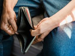 Antes de que cierre el año, prepara tus bolsillos, pues se estima que para 2025 la cuota de Impuesto subirá. PEXELS/Nicola Barts