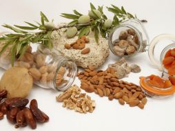 Entre los frutos secos más recomendados se encuentran las almendras, que son ricas en proteínas, ácidos grasos monoinsaturados, ácidos grasos insaturados, fibra, calcio, fósforo, magnesio, hierro, zinc, potasio, vitamina E, riboflavina, tiamina, niacina y folatos. Pixabay