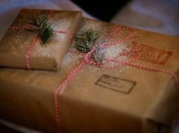 Es recomendable no dar ciertos regalos en Navidad, según dicta el Feng Shui. ESPECIAL/ Foto de Nathan Lemon en Unsplash