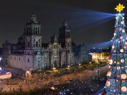Durante el solsticio de invierno del hemisferio norte, la mitad superior de la Tierra está inclinada lejos del Sol, creando el día más corto y la noche más larga del año. ESPECIAL / CANVA