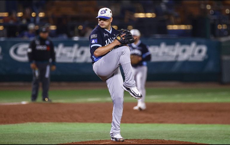 Manny Bañuelos ganó el juego tras lanzar siete entradas en las que ponchó a cuatro rivales y permitió apenas dos hits y una carrera. CORTESÍA/Charros de Jalisco
