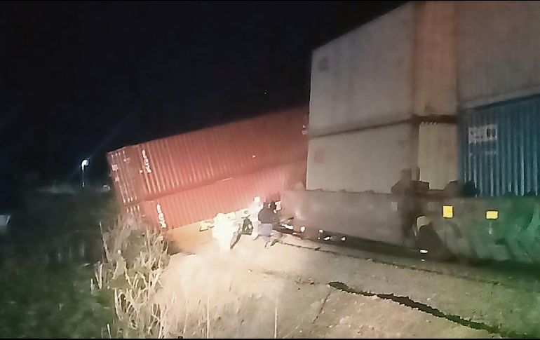 Varios vagones del tren cayeron por una ladera tras el descarrilamiento. ESPECIAL