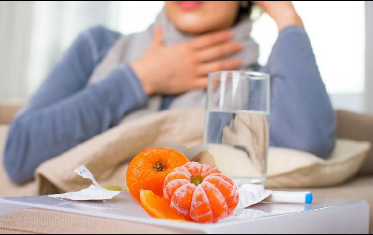 Más allá de que la consulta con un médico es la recomendación correcta ante los primeros síntomas de una posible gripe, las personas en su hogar pueden llevar a cabo diferentes acciones para aliviar sus síntomas. ESPECIAL / CANVA