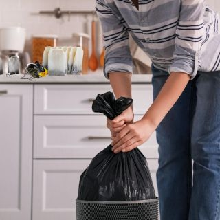 El producto que se consume diariamente y libera millones de microplásticos