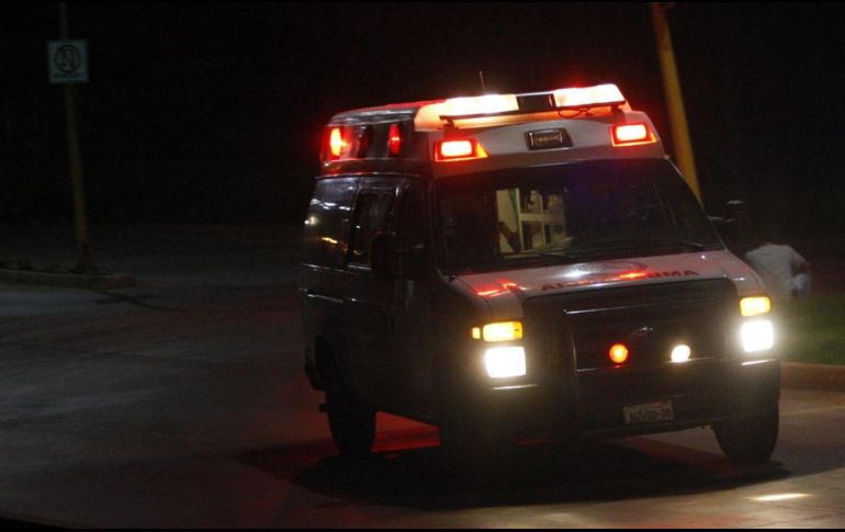 Personal de la Fiscalía del Estado quedó a cargo de las investigaciones por los hechos en los que falleció un policía y otro fue herido. ESPECIAL