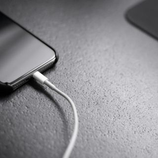 ¡Ojo! Por esta razón es peligroso que se caliente el cargador del celular