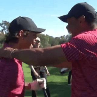 Hijo de Tiger Woods logra su primer hoyo en uno en Campeonato PNC (VIDEO)