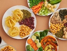 Los frijoles cuentan con propiedades neuroprotectoras, antiinflamatorias y anticancerígenas, lo que los convierte en un alimento de gran impacto en la salud. Pexels