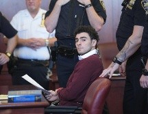 Luigi Mangione fue arrestado después de una búsqueda de cinco días, llevando un arma que coincidía con la utilizada en el tiroteo y una identificación falsa, según la policía. EFE / C. Means