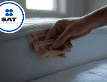 Podría parecer que una de las opciones más recomendables sería guardar el dinero bajo el colchón o en otro lugar de la casa. ESPECIAL/GROK