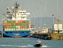 El Canal de Panamá está en la mira de la política comercial de Donald Trump. AP
