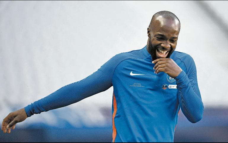 A Lassana Diarra se le reclamó dinero por terminar su contrato con un club. AFP