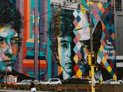 Dylan revolucionó la música popular con letras poéticas y comprometidas que abordaban temas sociales, políticos y existenciales. UNSPLASH /  weston m