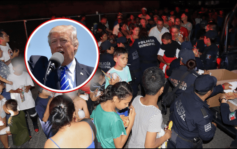 Migrantes reciben comida en Nochebuena en campamentos improvisados y plazas en Tapachula, Chiapas (México). EFE/J. M. Blanco
