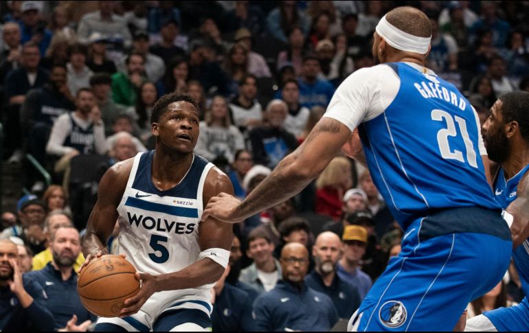 Anthony Edwards, de los Timberwolves de Minnesota, se prepara para disparar en el duelo ante los Mavericks de Dallas. AP