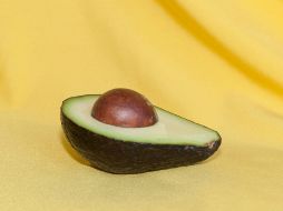 Su alto contenido de vitaminas C y E ayuda a la piel, las uñas y el cabello, mientras que su rico contenido de potasio contribuye a nivelar la presión arterial. Unsplash