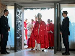 El papa Francisco abrió este jueves una Puerta Santa, con motivo del Jubileo. EFE