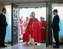 El papa Francisco abrió este jueves una Puerta Santa, con motivo del Jubileo. EFE