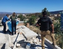 La descarga le provocó la muerte al hombre, situación que fue corroborada por personal de Servicios Médicos del municipio. ESPECIAL.