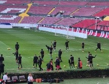 La práctica sirvió no solo para afinar detalles tácticos de cara al compromiso ante su acérrimo rival, sino también para fortalecer el vínculo entre el club y su fiel afición. EL INFORMADOR / J. Robles