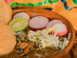 El pozole no solo es un platillo delicioso y emblemático de la cultura mexicana, sino que también ofrece múltiples beneficios para la salud. CANVA