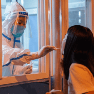 La OMS se mantiene alerta 5 años después de la COVID-19