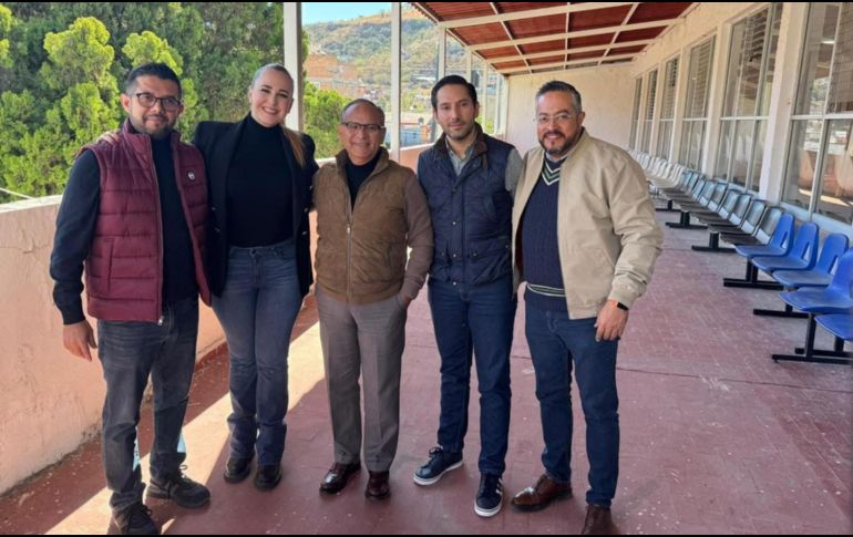 Héctor Raúl Pérez Gómez, Secretario de Salud de Jalisco; Wendy Limón, Presidenta municipal de Yahualica de González Gallo; y Sergio Quintero, Coordinador de Salud municipal, van por resolver el desabasto de medicamentos y la falta de infraestructura del Hospital Regional. CORTESÍA.