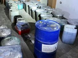 El presunto narcótico se encontró en diversos contenedores en un inmueble de Culiacán. ESPECIAL