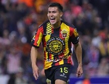 Con un gol de Alejandro Carreón al minuto 92, aprovechando un error en una mala salida del portero Óscar Whalley, los Leones Negros derrotaron 2-1 a las Chivas de Guadalajara. IMAGO7