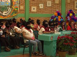 Mujeres indígenas del Ejército Zapatista de Liberación Nacional (EZLN) asistieron este domingo al encuentro 