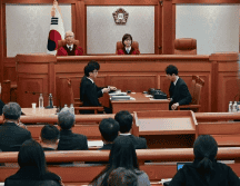 El Tribunal del Distrito Oeste de Seúl dictó la orden tras acusaciones contra Yoon por su presunta participación en la fallida declaración de ley marcial del pasado 3 de diciembre. EFE