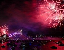 Fuegos artificiales sobre Sídney, Australia, en la víspera del Año Nuevo. EFE/B. De Marchi